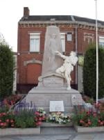 MONUMENT AUX MORTS